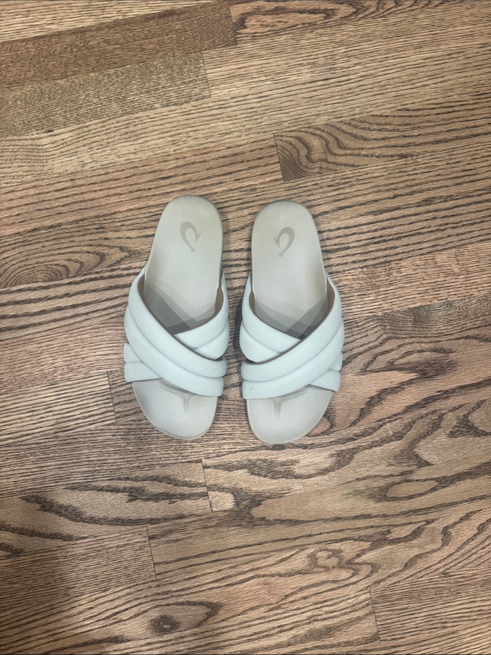 Women’s Okui Crisscross Slide Sandals in Light Gray